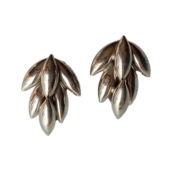 🎯 10 for $12 / Vintage Cluster Wheat Clip On Earrings, Ladies Earrings - Picture 1 of 9